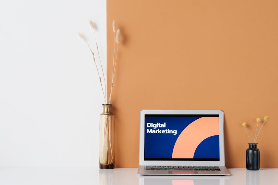 Online kurz marketingu na obrazovke notebooku